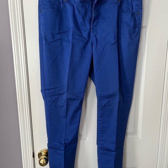 Skinny jeans. - Picture 1 of 3